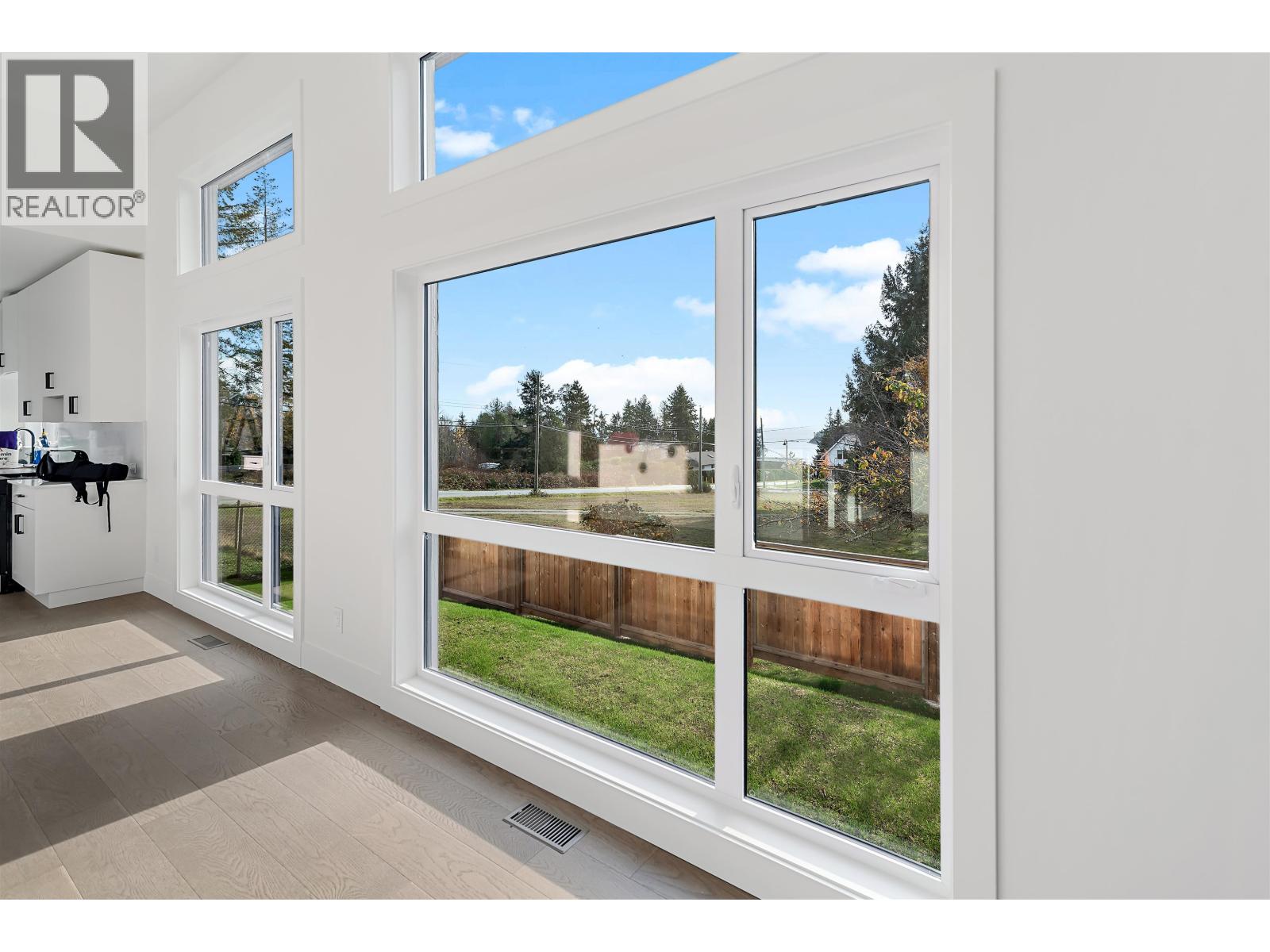 5410 STELLAR WAY, Sechelt