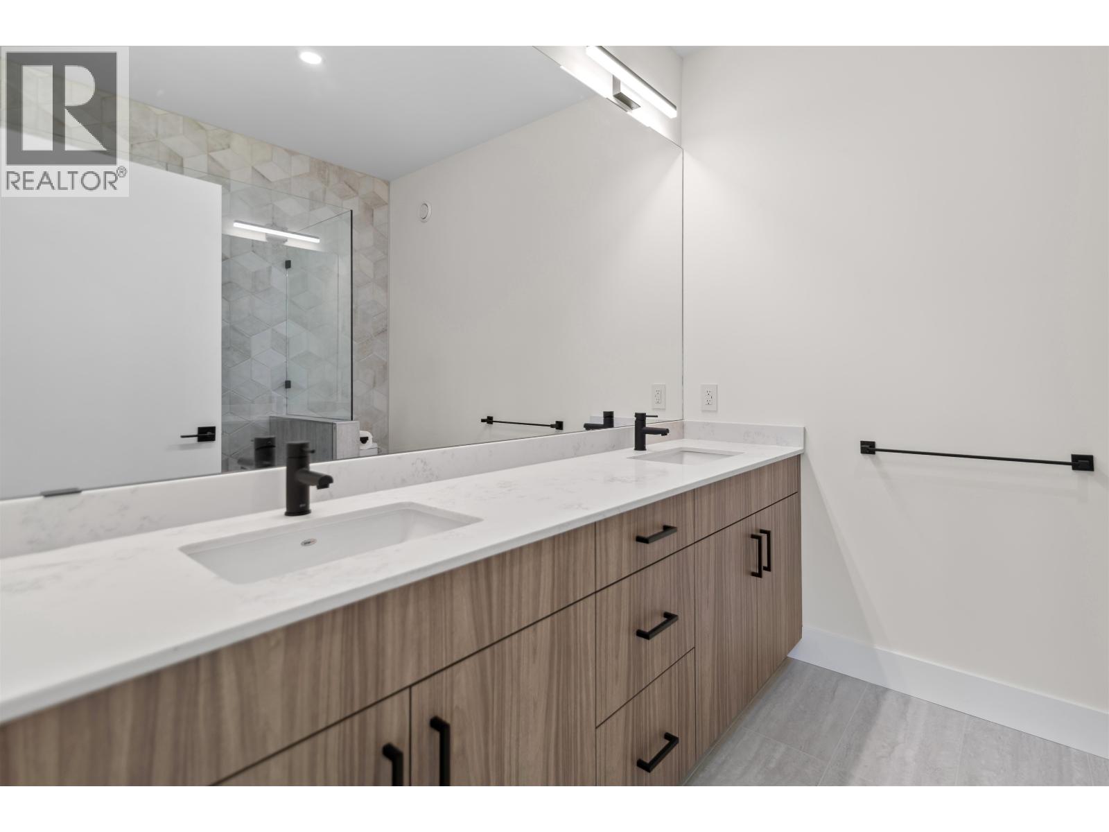 5410 STELLAR WAY, Sechelt