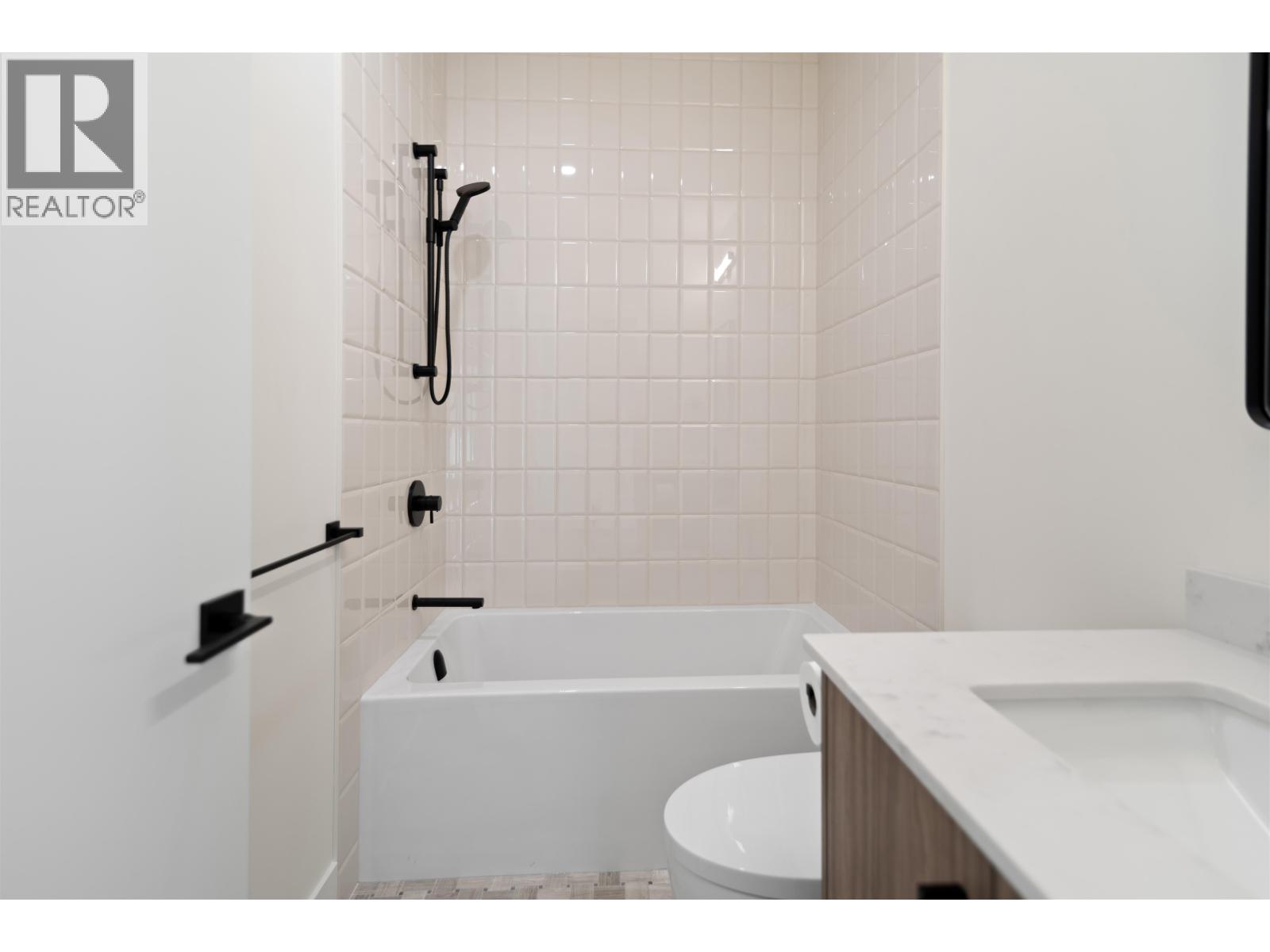 5410 STELLAR WAY, Sechelt