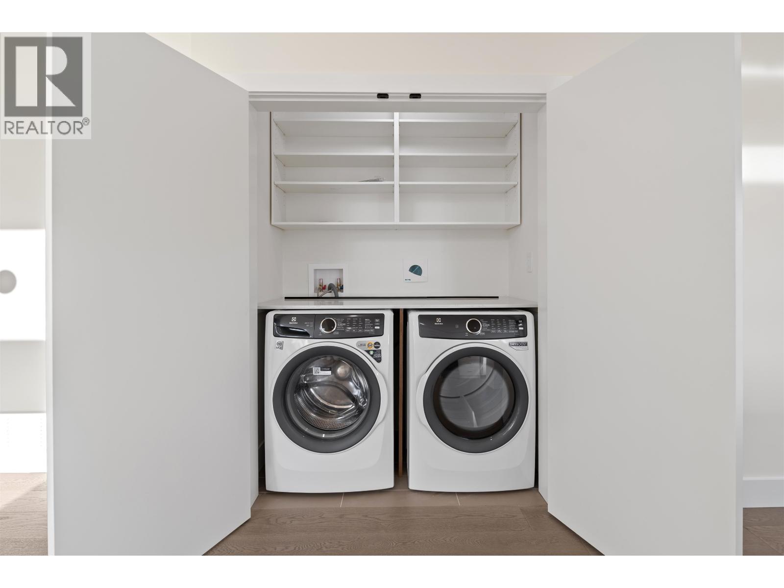 5410 STELLAR WAY, Sechelt