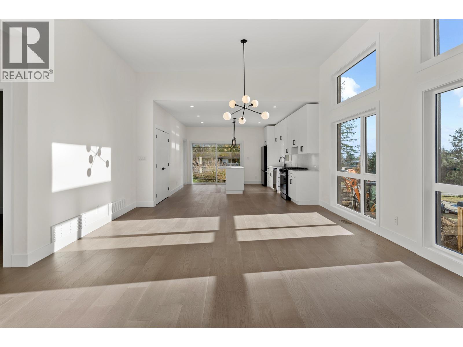 5410 STELLAR WAY, Sechelt