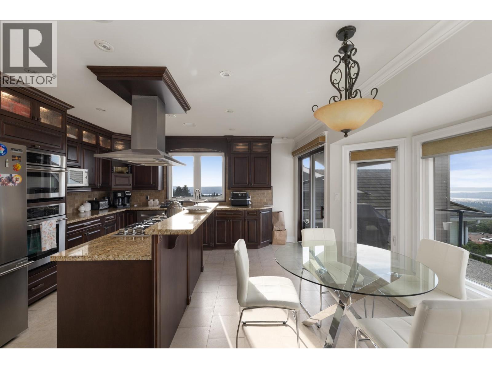 4050 ST. PAULS AVENUE, North Vancouver