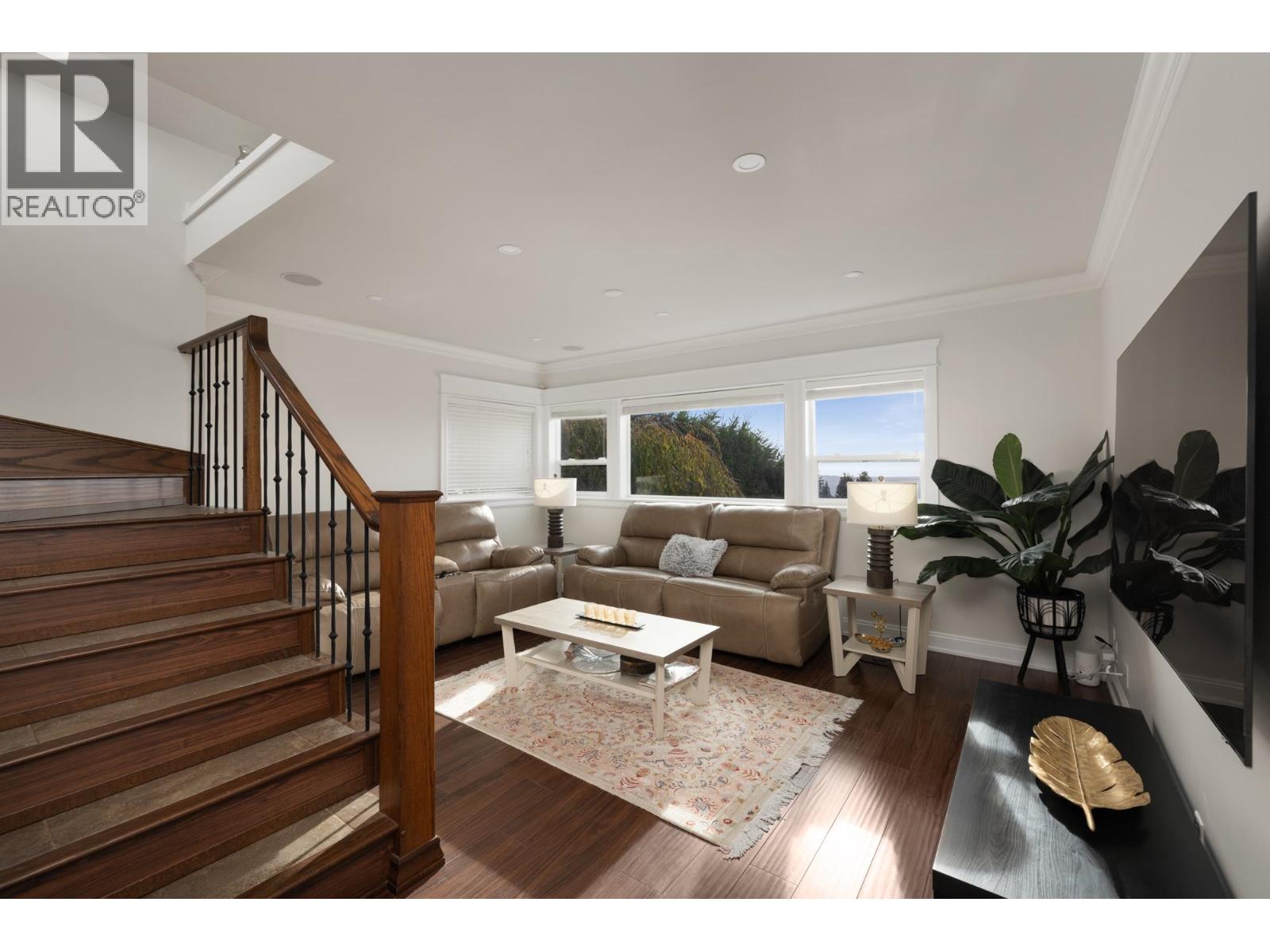 4050 ST. PAULS AVENUE, North Vancouver