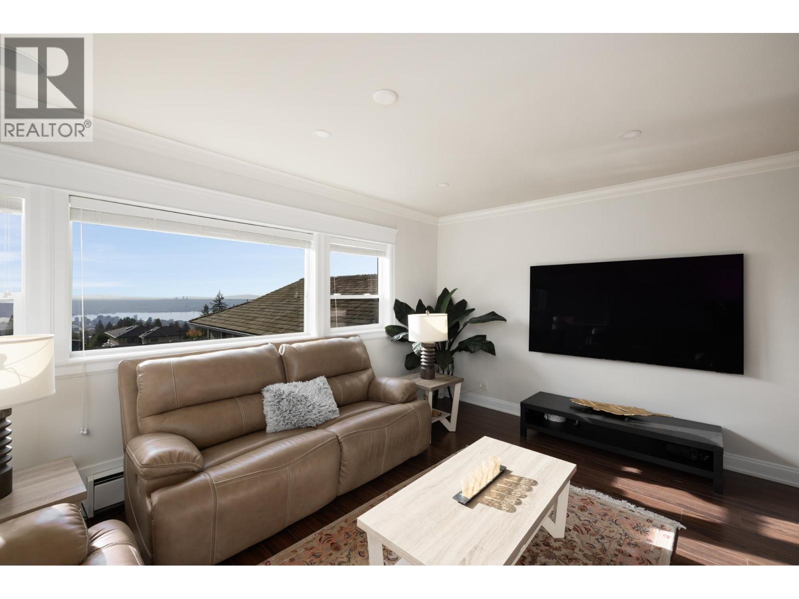 4050 ST. PAULS AVENUE, North Vancouver