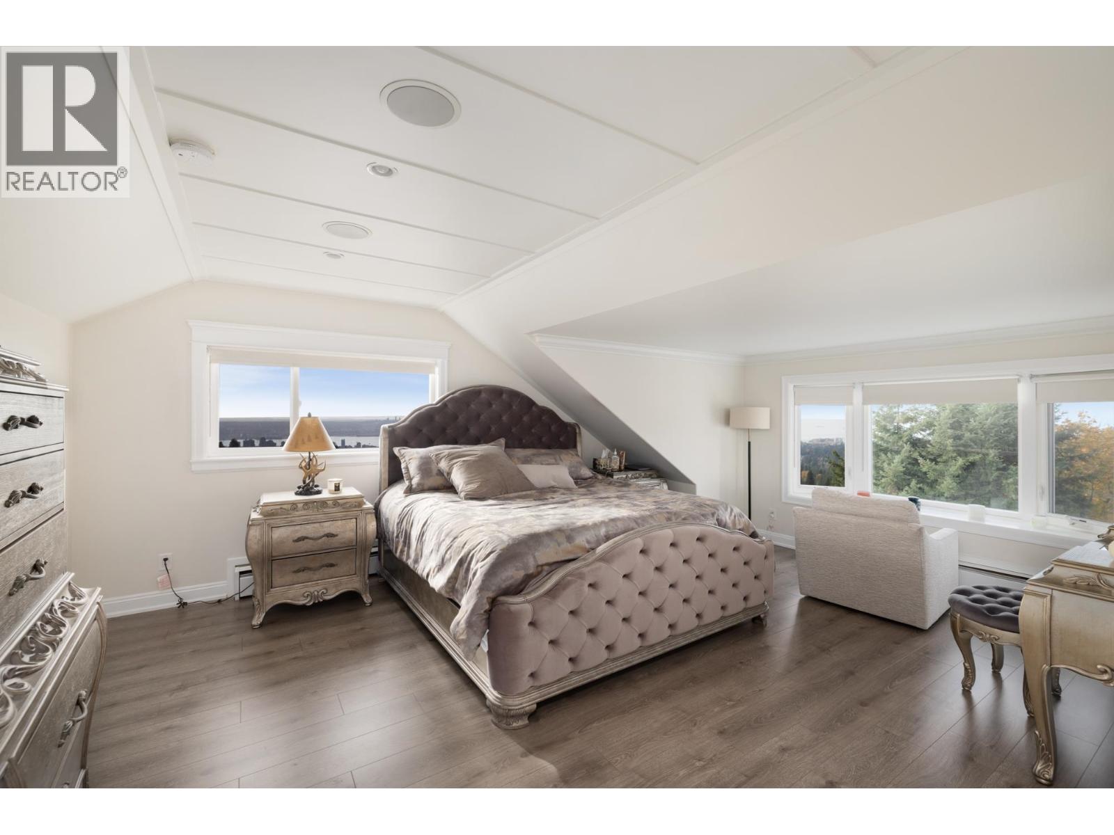 4050 ST. PAULS AVENUE, North Vancouver