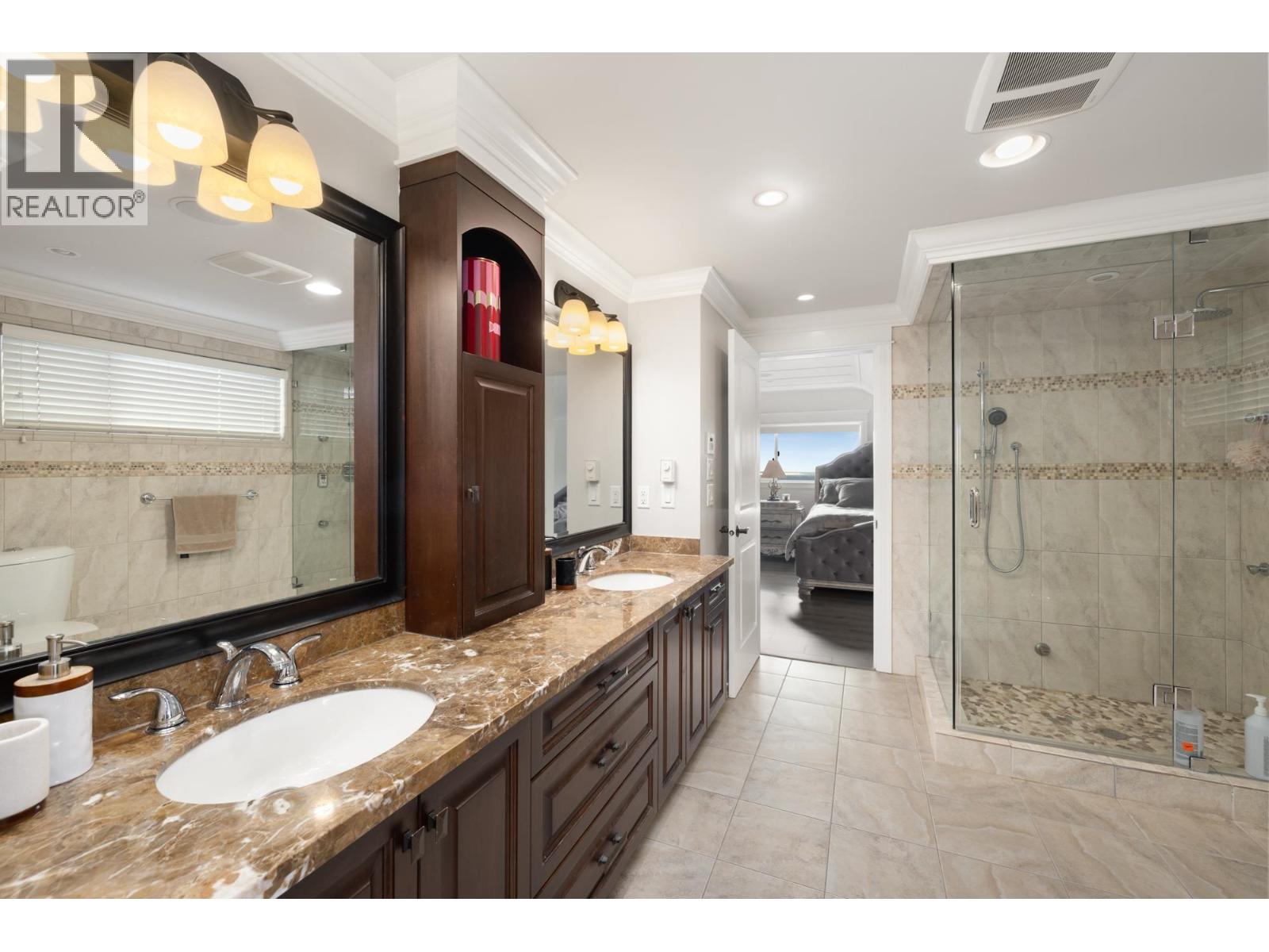 4050 ST. PAULS AVENUE, North Vancouver