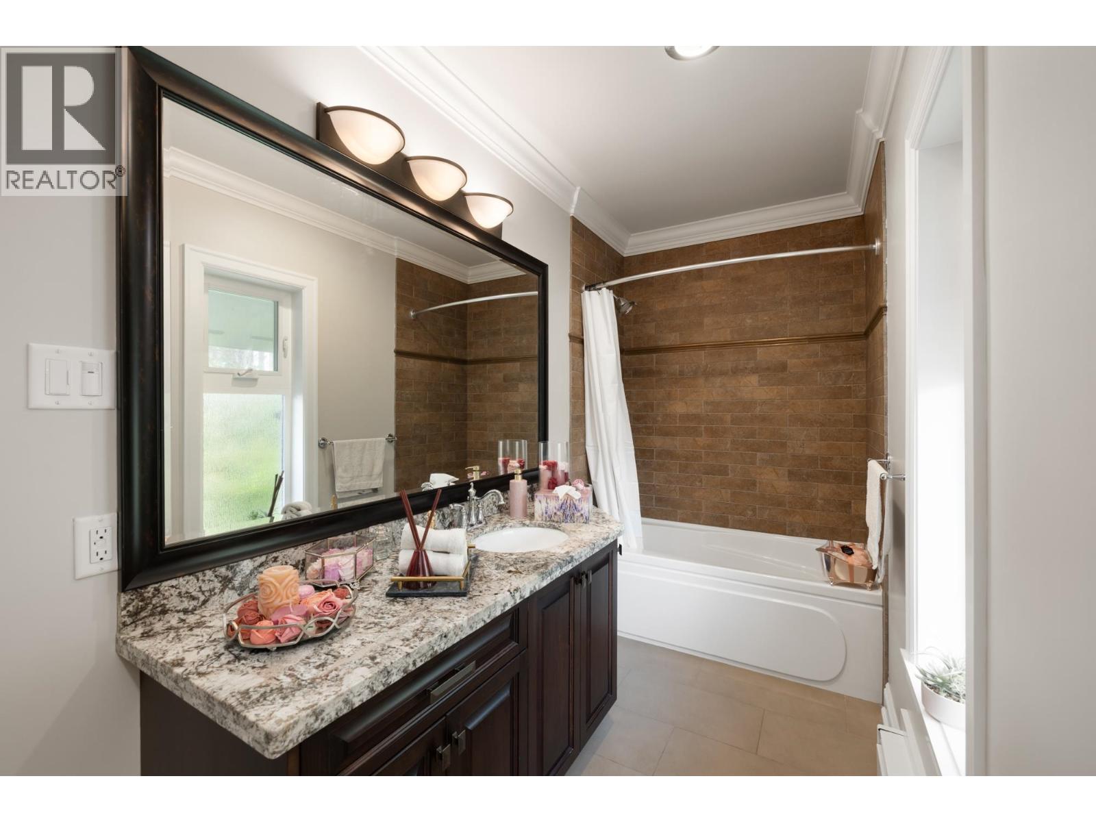 4050 ST. PAULS AVENUE, North Vancouver