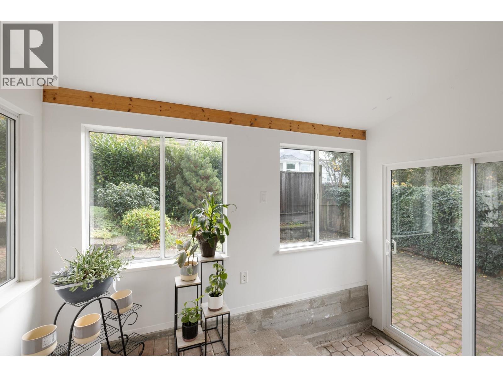 4050 ST. PAULS AVENUE, North Vancouver