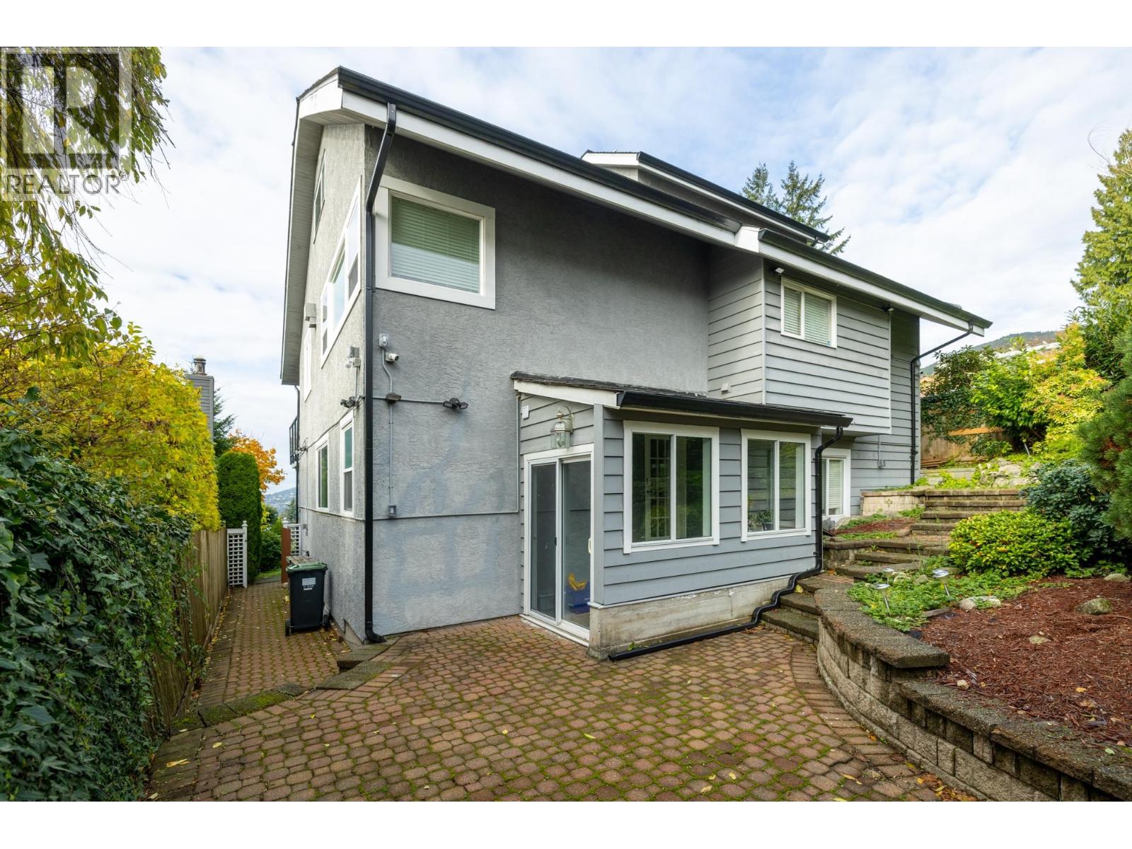 4050 ST. PAULS AVENUE, North Vancouver