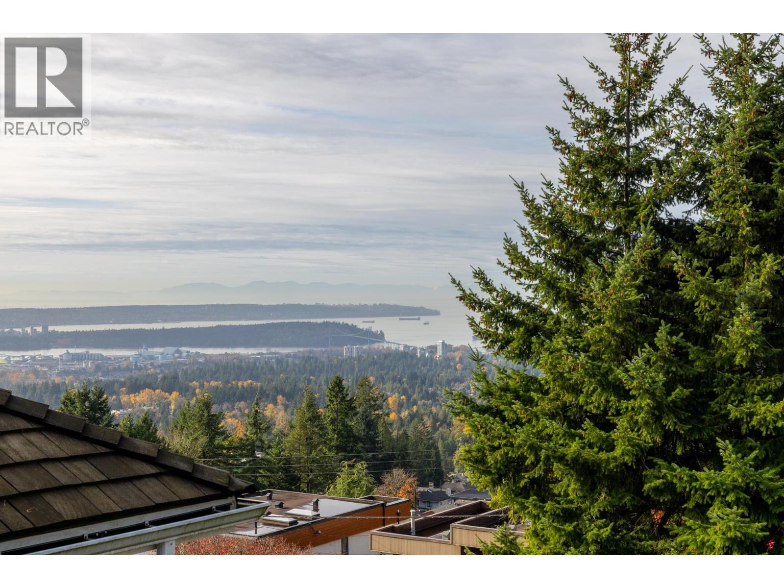 4050 ST. PAULS AVENUE, North Vancouver