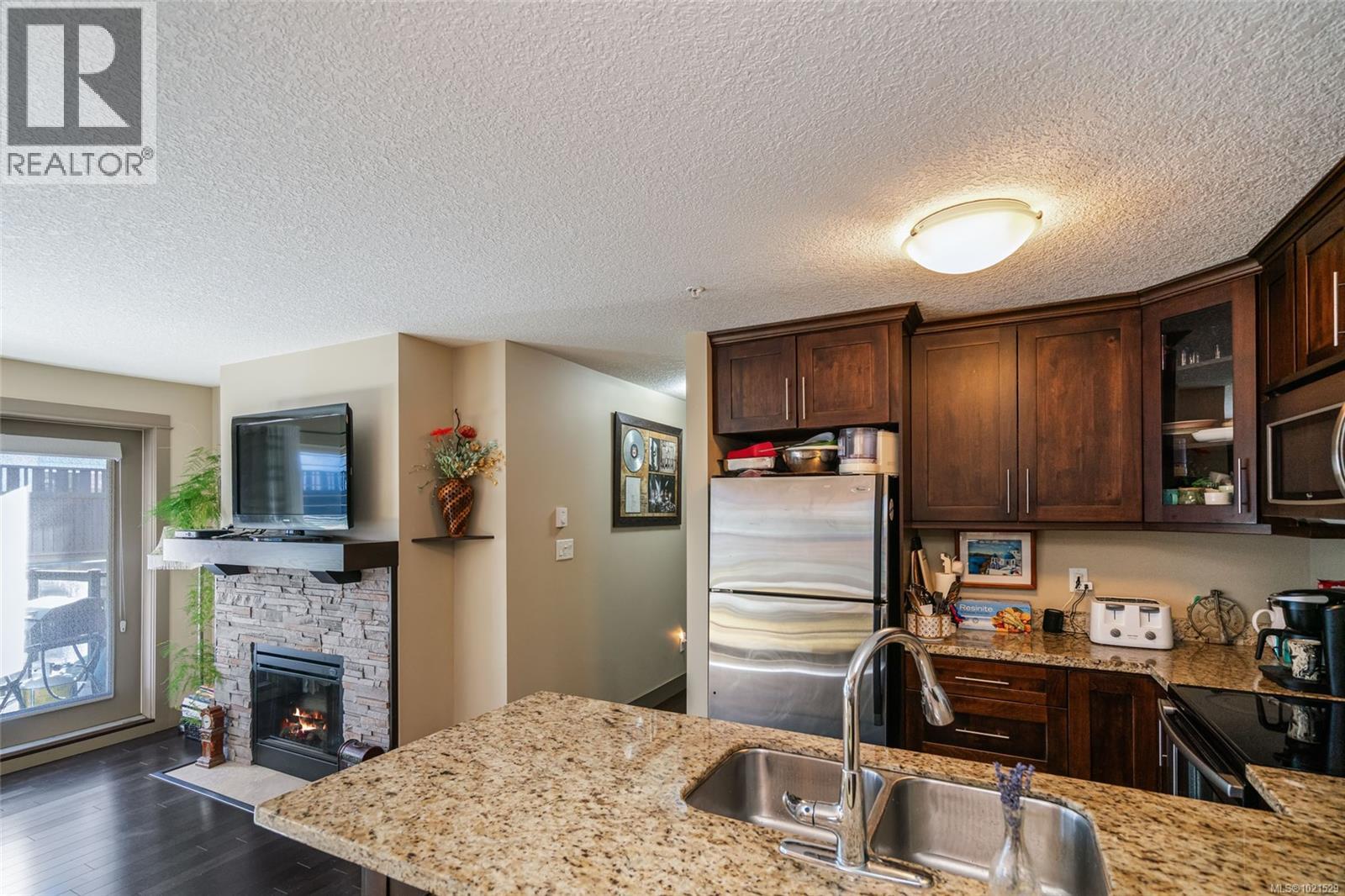 208 257 Moilliet St S, Parksville