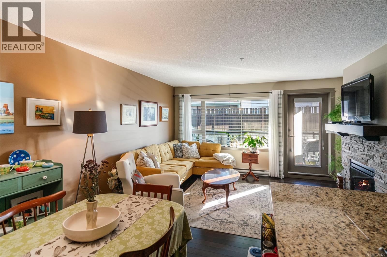 208 257 Moilliet St S, Parksville