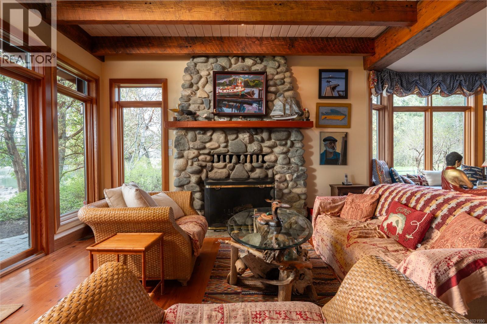 675 Towner Park Rd, North Saanich