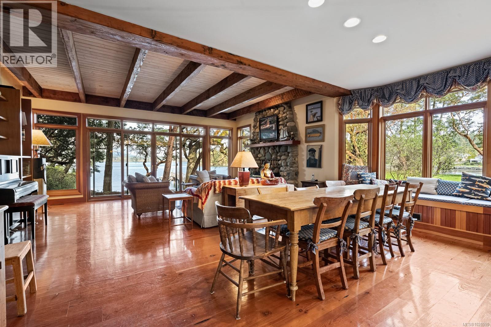 675 Towner Park Rd, North Saanich