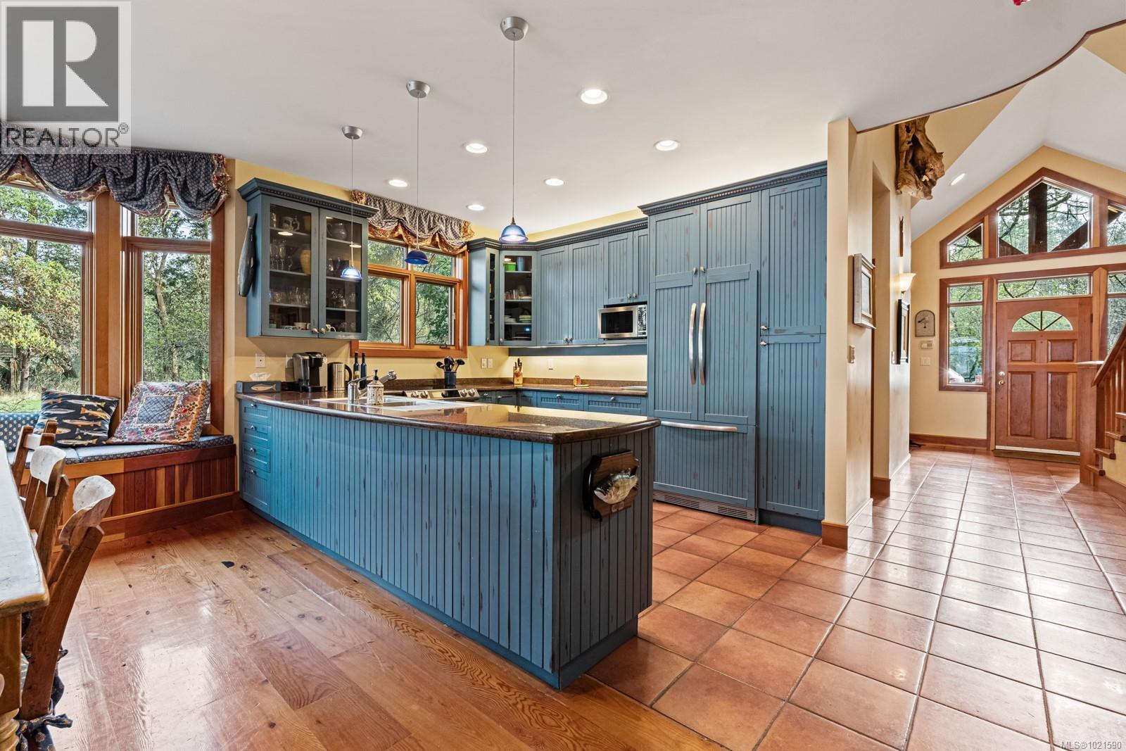 675 Towner Park Rd, North Saanich