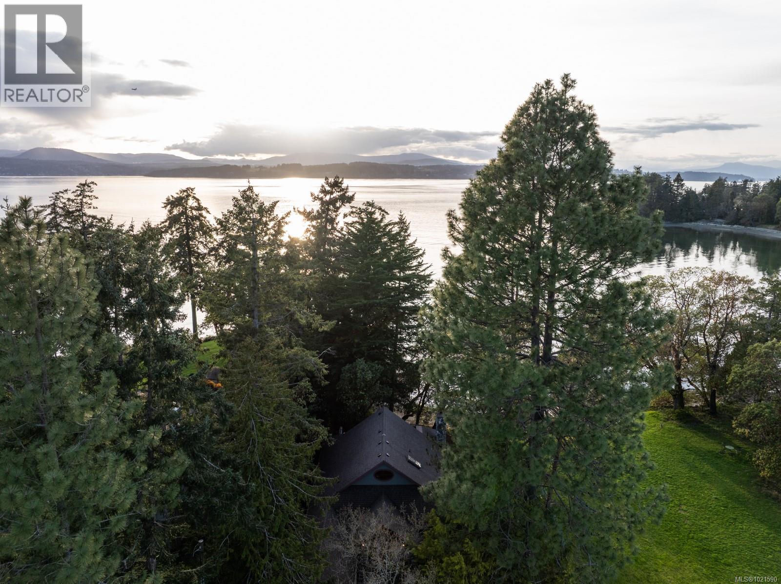 675 Towner Park Rd, North Saanich