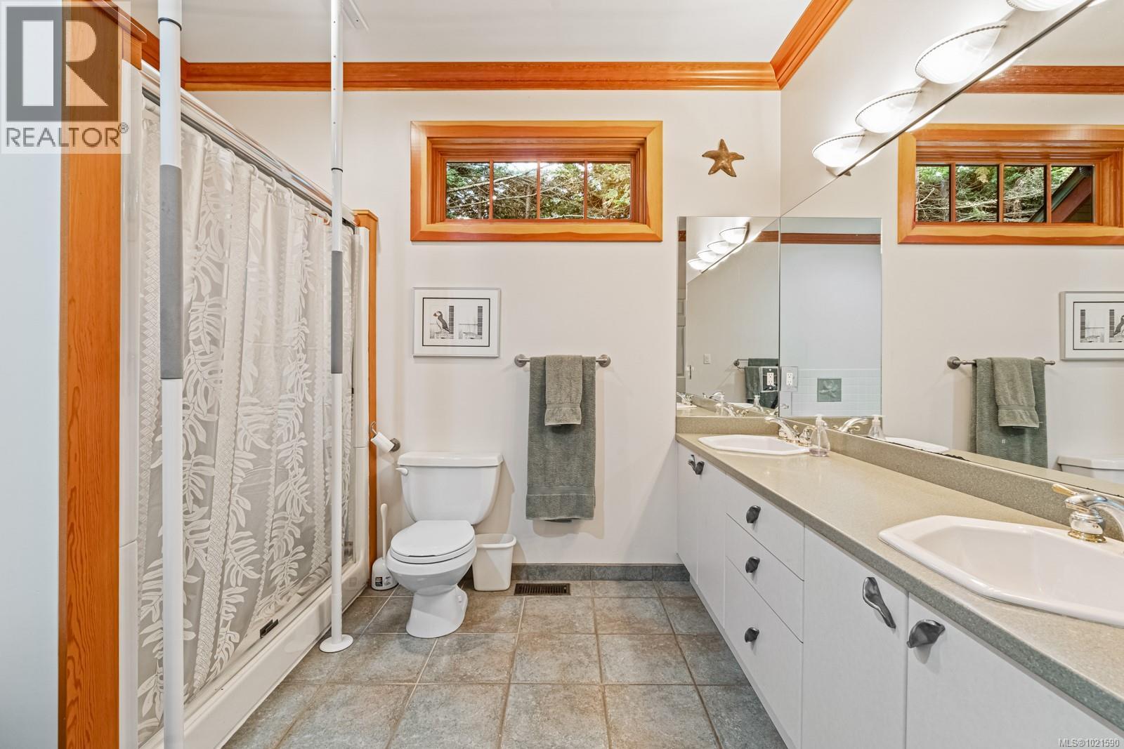 675 Towner Park Rd, North Saanich