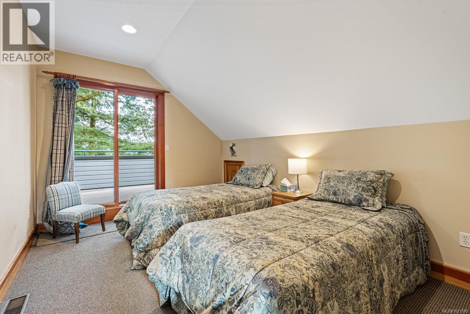 675 Towner Park Rd, North Saanich