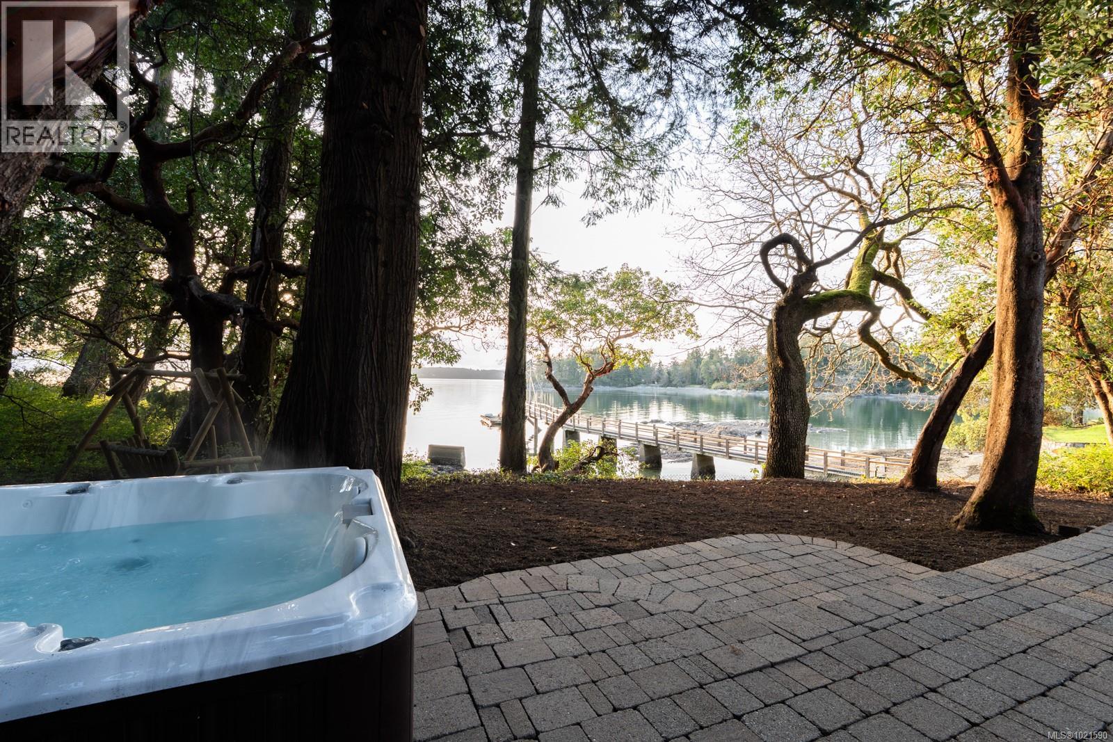 675 Towner Park Rd, North Saanich