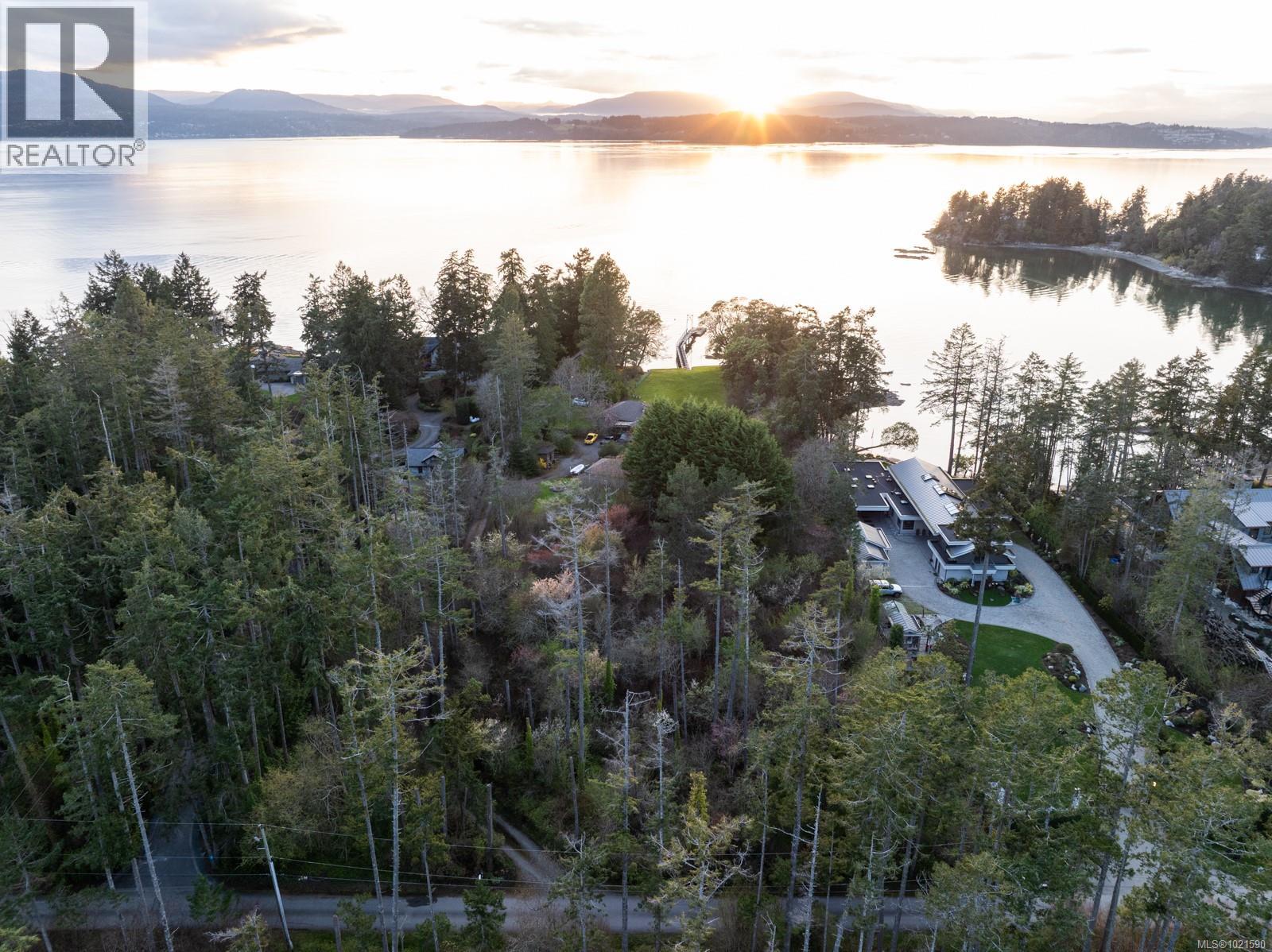 675 Towner Park Rd, North Saanich