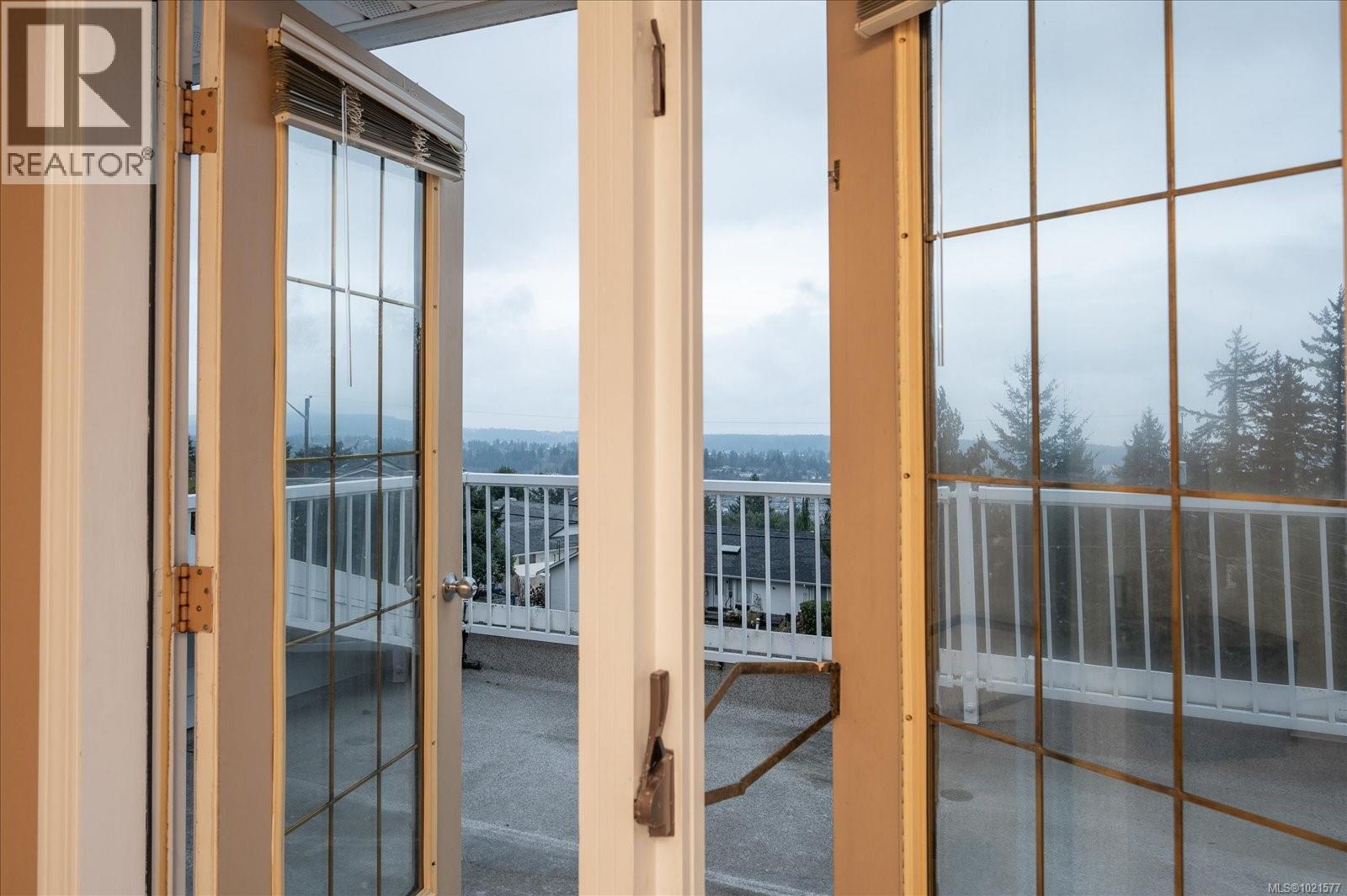 1085 COLLEGE DR - 17