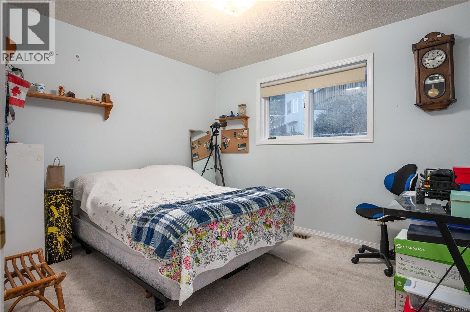 1085 COLLEGE DR - 21