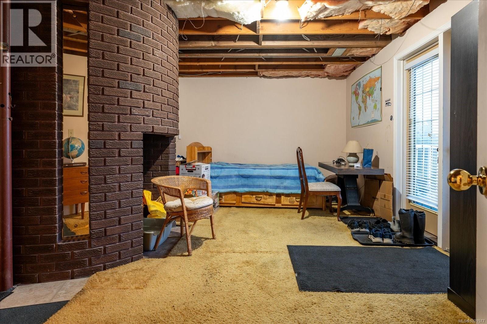 1085 COLLEGE DR - 25