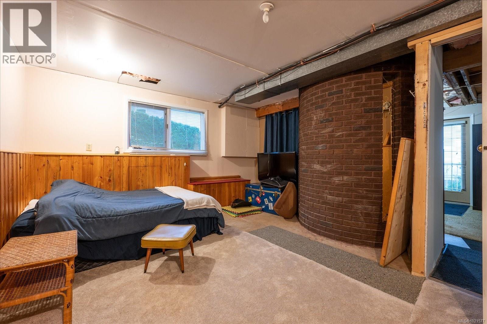 1085 COLLEGE DR - 26