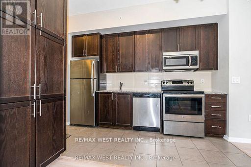 #803 830 LAWRENCE AVENUE - 11
