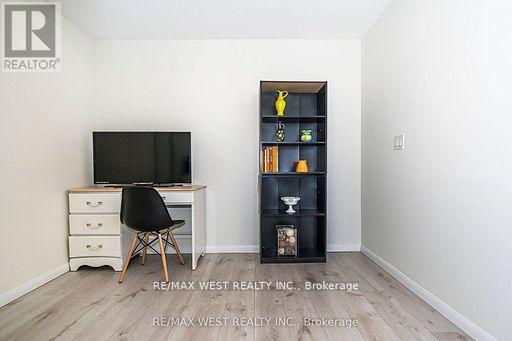 #803 830 LAWRENCE AVENUE - 21