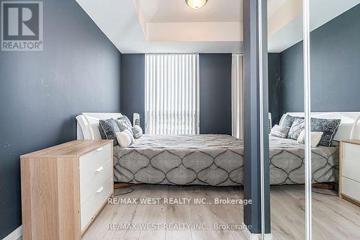 #803 830 LAWRENCE AVENUE - 26