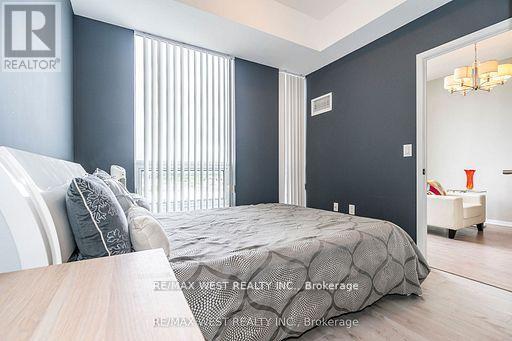 #803 830 LAWRENCE AVENUE - 27