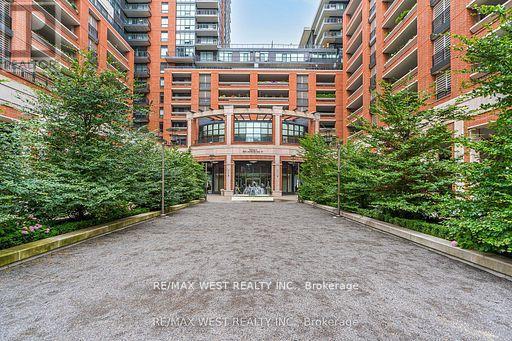 #803 830 LAWRENCE AVENUE - 4