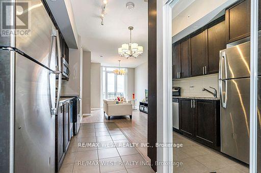 #803 830 LAWRENCE AVENUE - 8