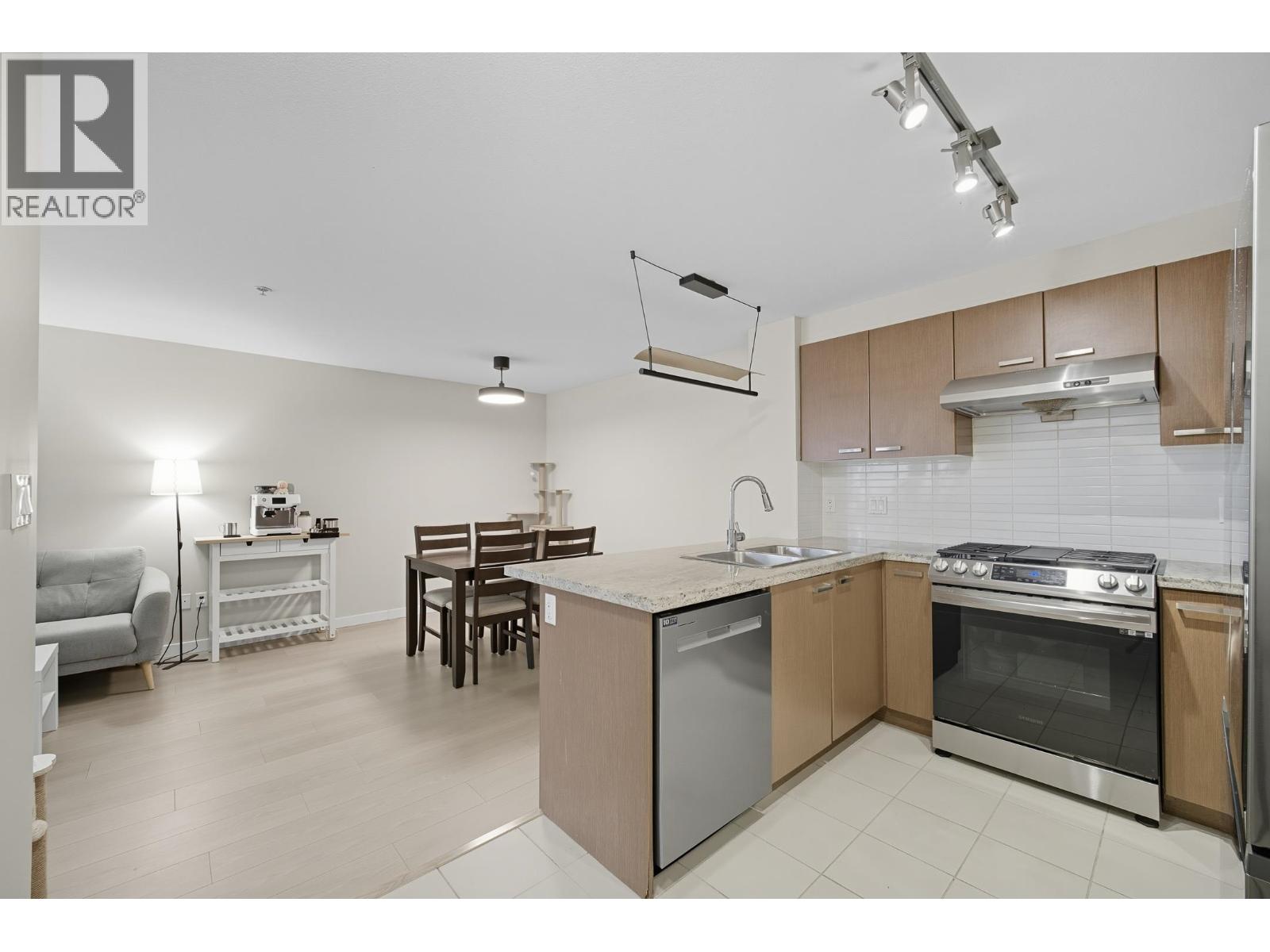 #221-9500 ODLIN Road, Richmond
