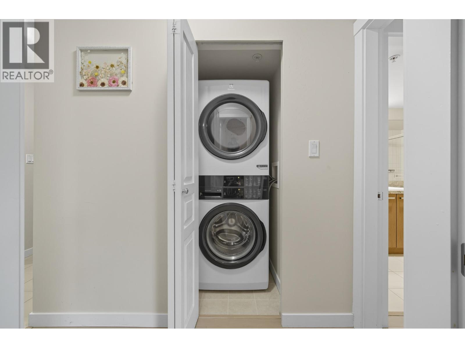 #221-9500 ODLIN Road, Richmond