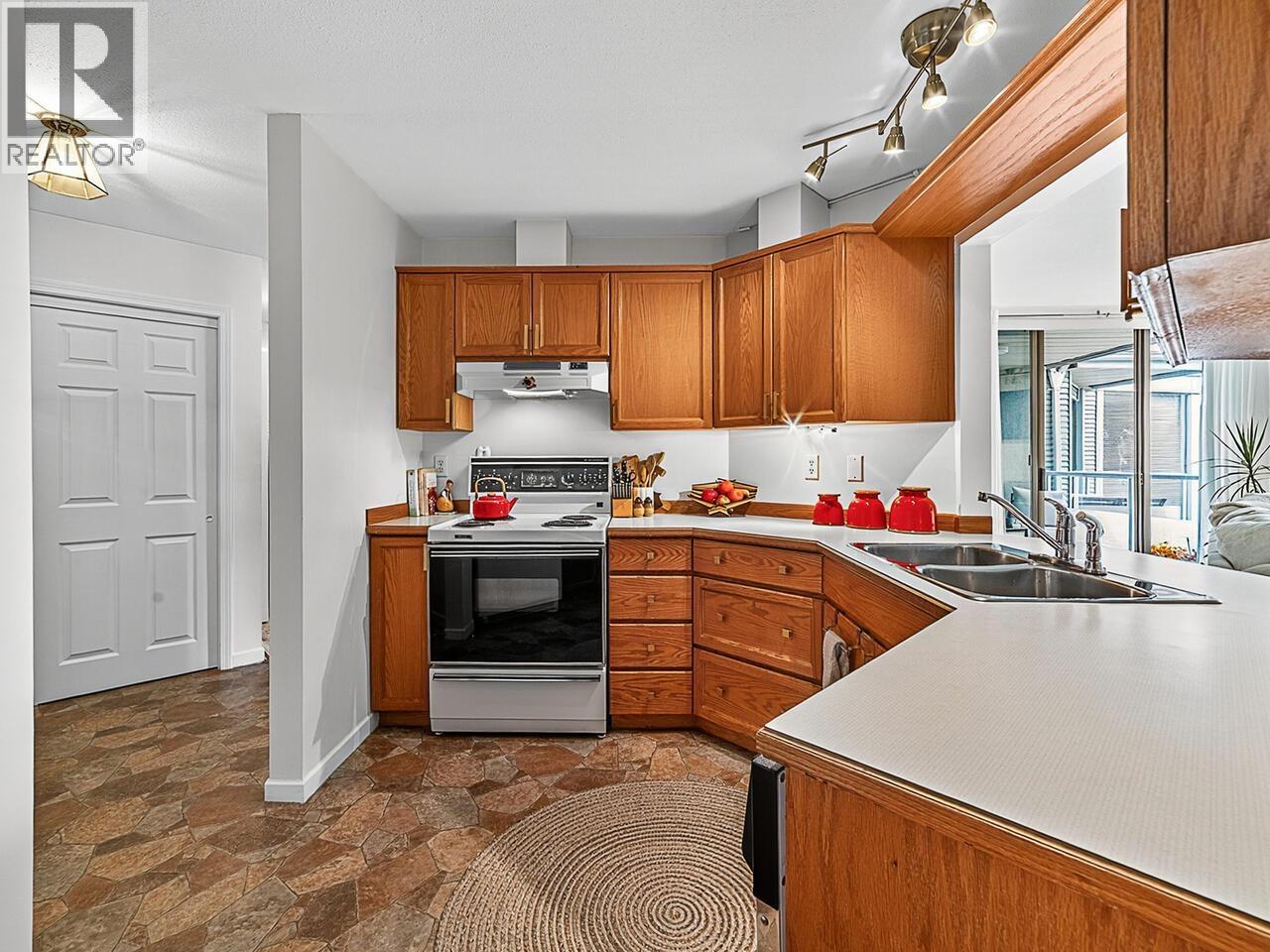 402 68 RICHMOND STREET, New Westminster