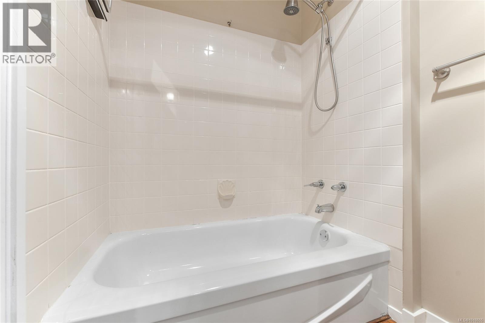 27 4125 INTERURBAN Rd, Saanich