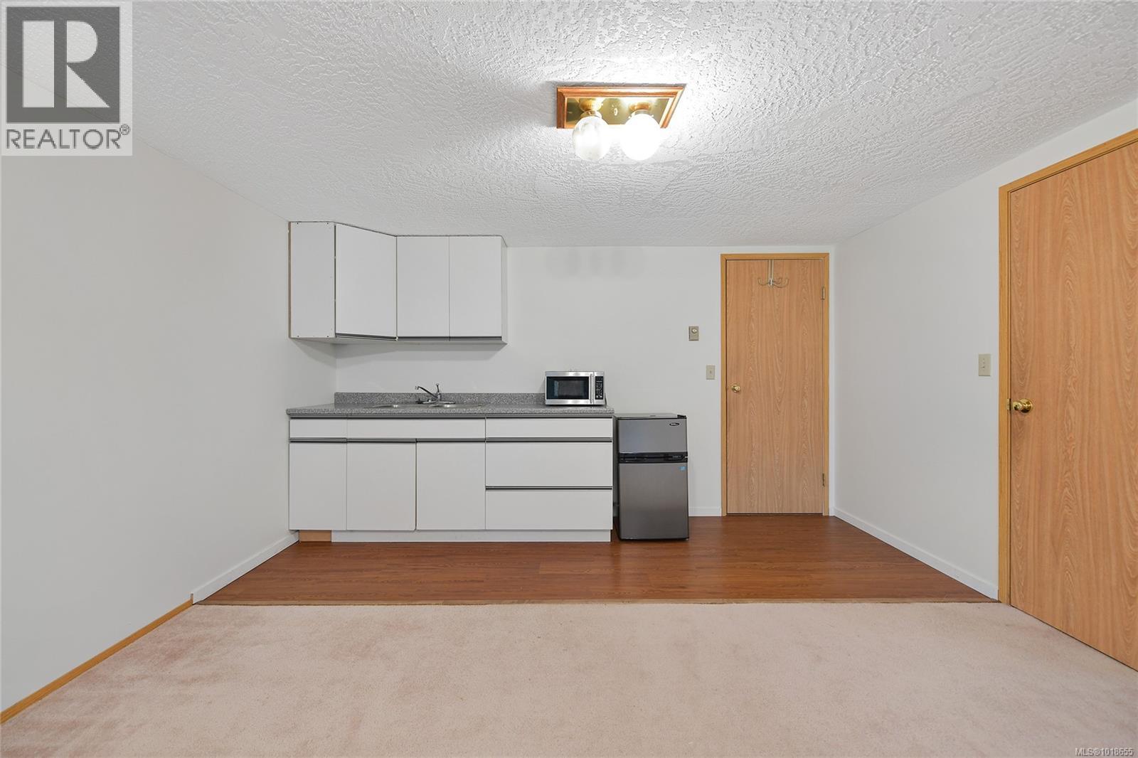 27 4125 INTERURBAN Rd, Saanich