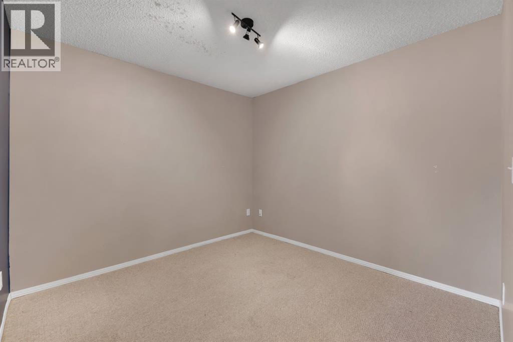 505 Railway Street West, Cochrane