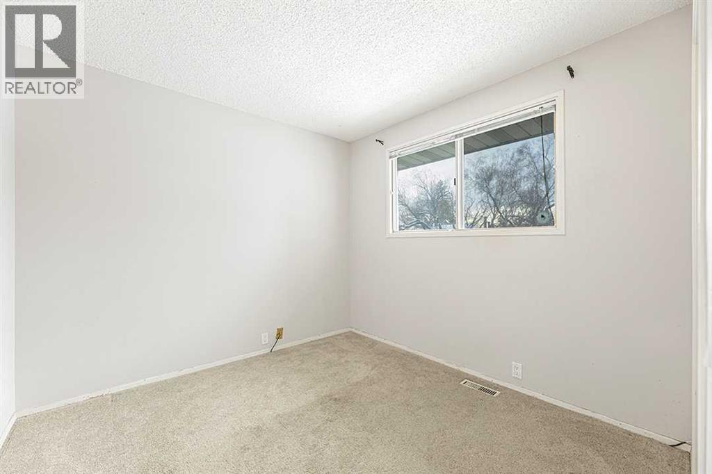 Single Family House Bungalow for Sale in  Lynnover Road SE Ogden Calgary 