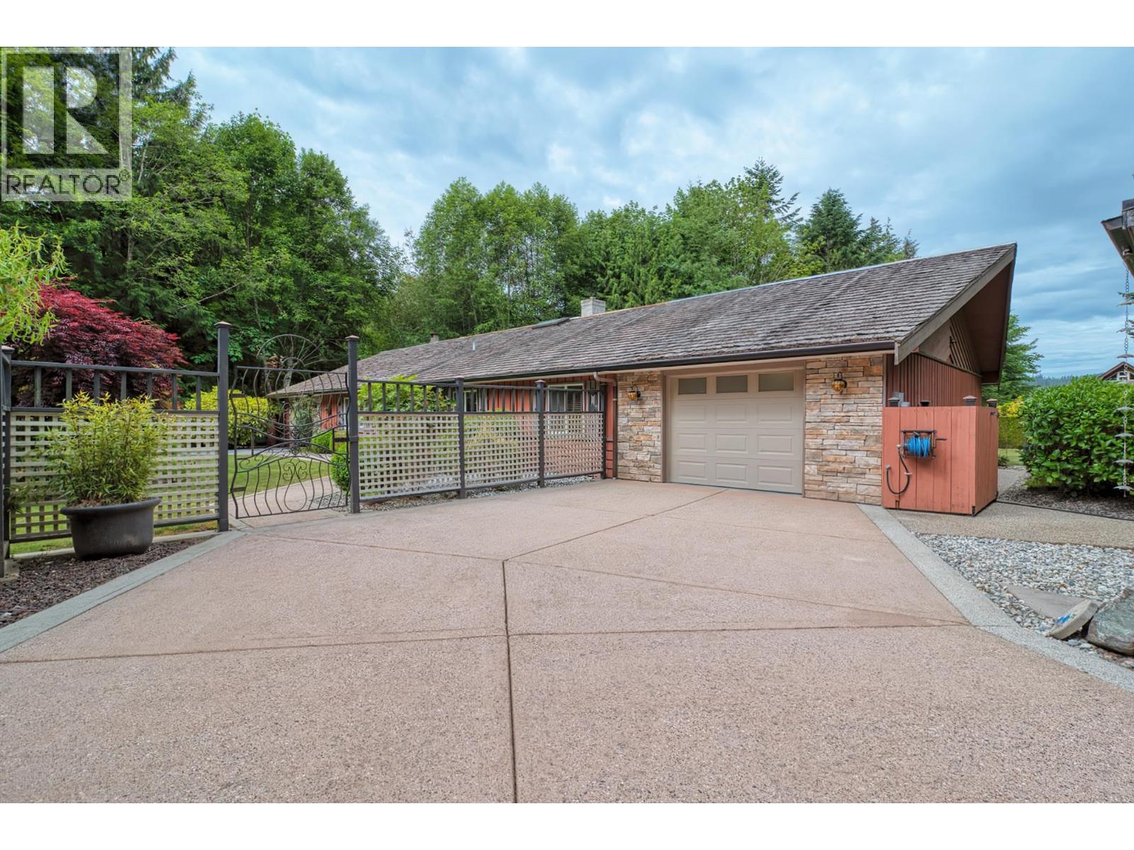 6241 SECHELT INLET ROAD, Sechelt