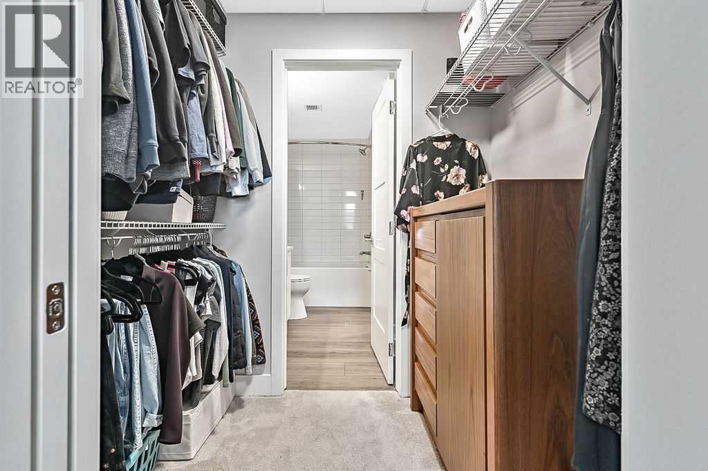 Single Family House for Sale in    Avenue SW Springbank Hill Calgary 