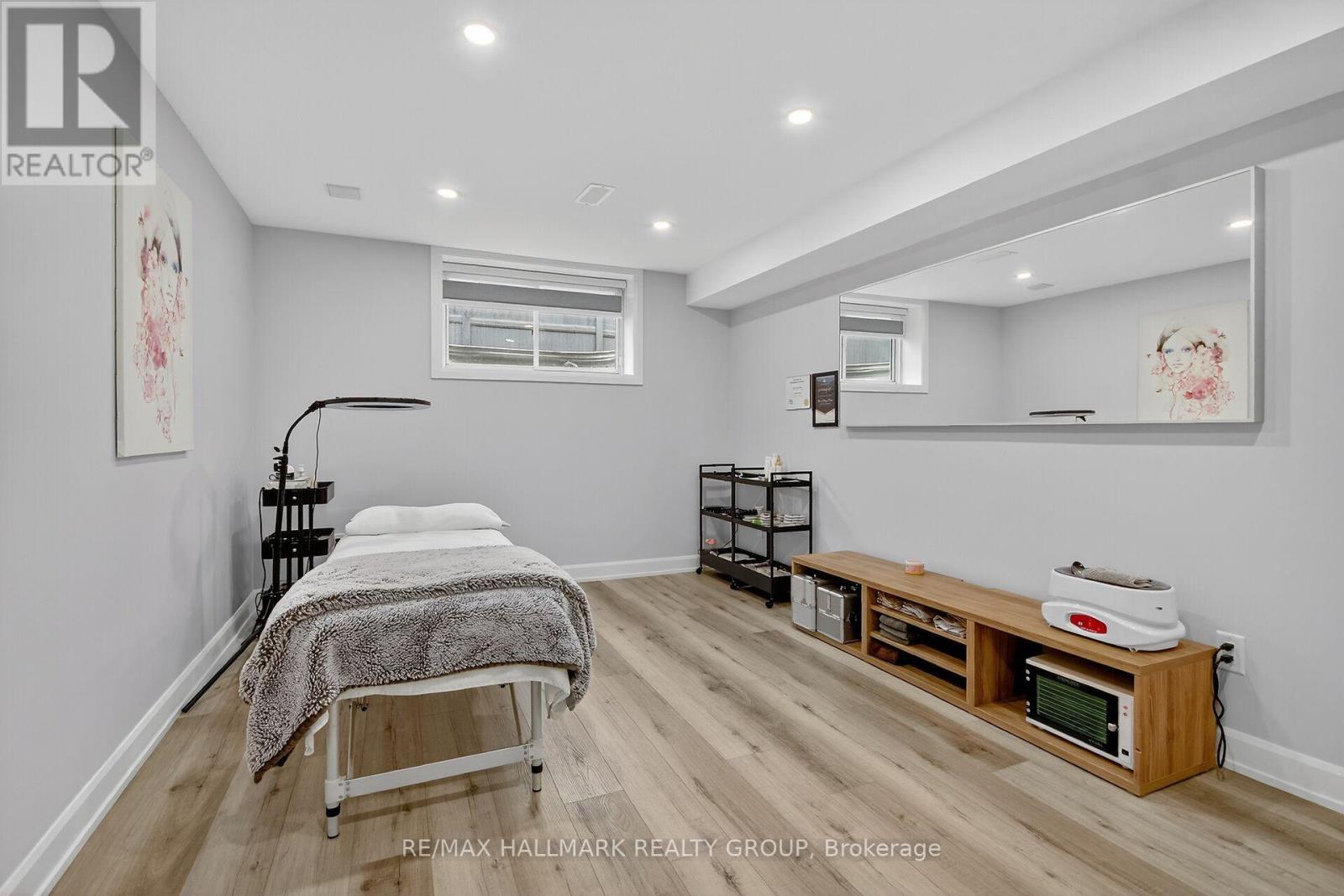720 CAPPAMORE DRIVE - 40
