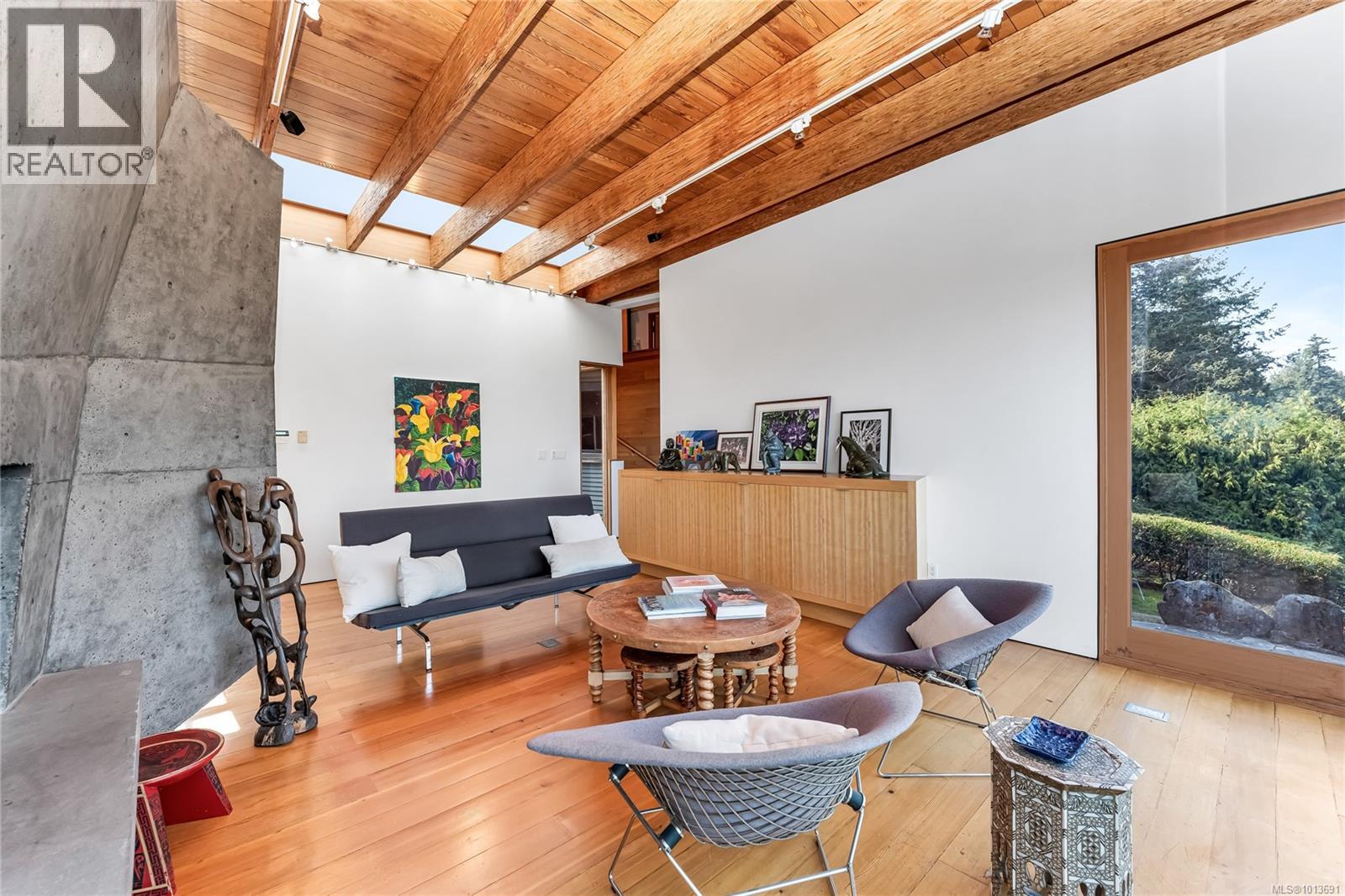 8909 Park Pacific Terr, North Saanich