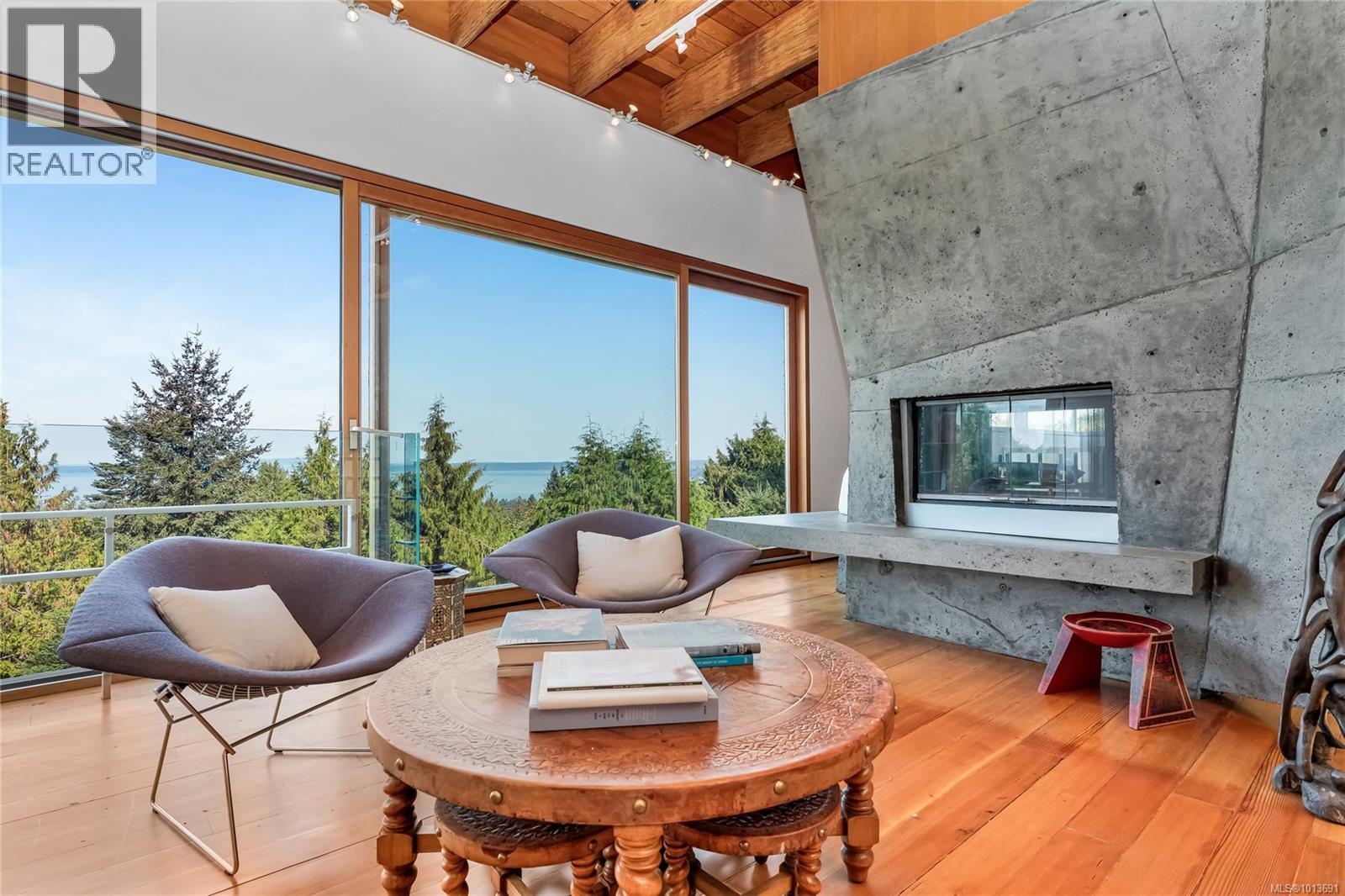 8909 Park Pacific Terr, North Saanich