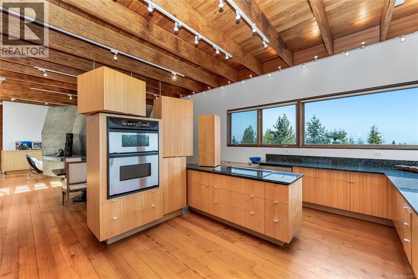 8909 Park Pacific Terr, North Saanich