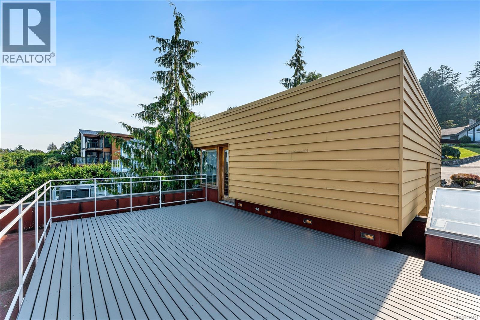 8909 Park Pacific Terr, North Saanich