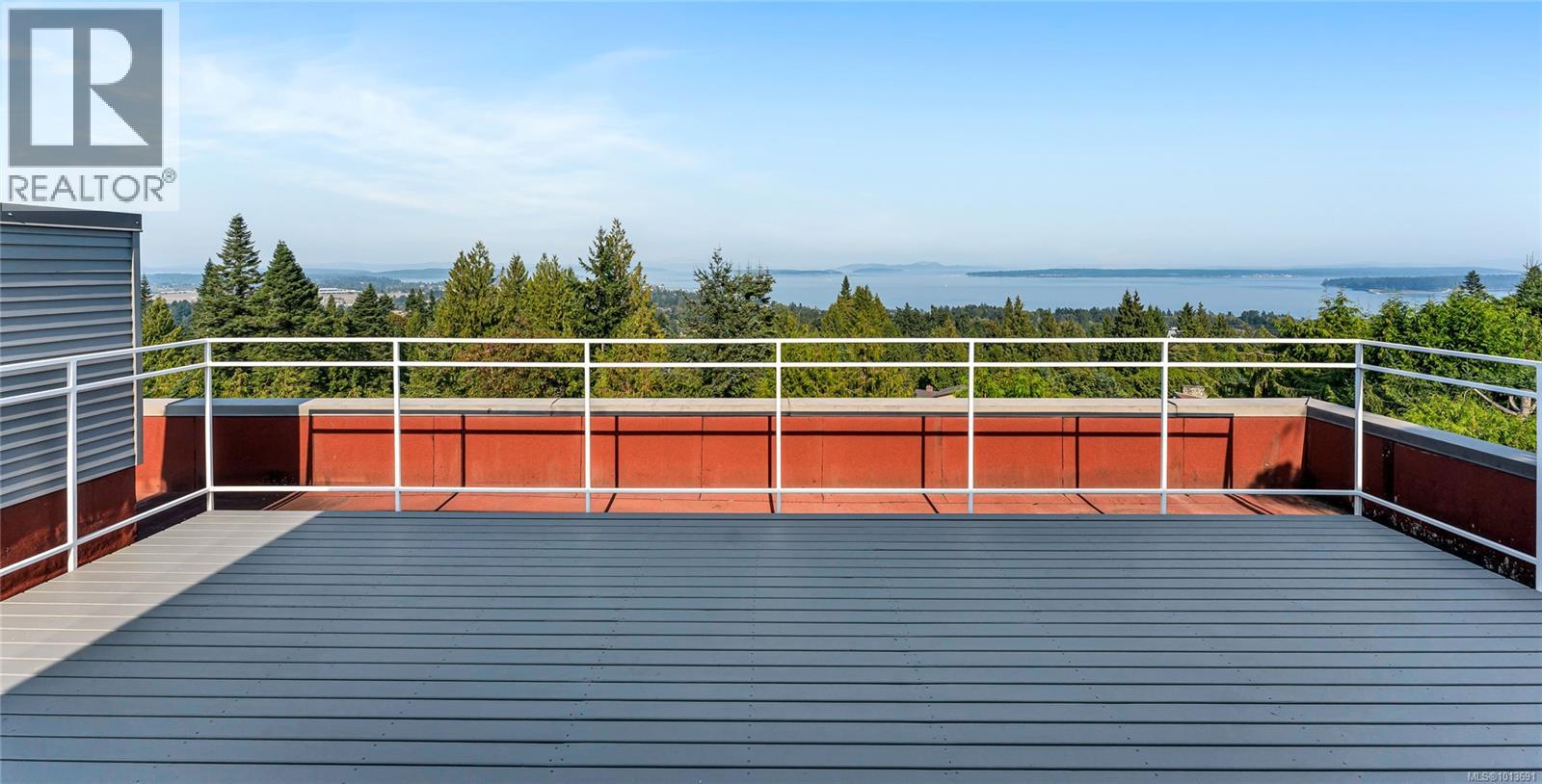 8909 Park Pacific Terr, North Saanich