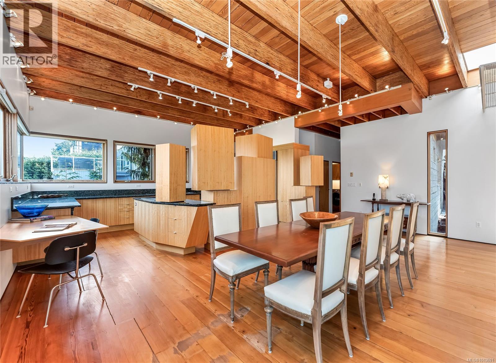 8909 Park Pacific Terr, North Saanich